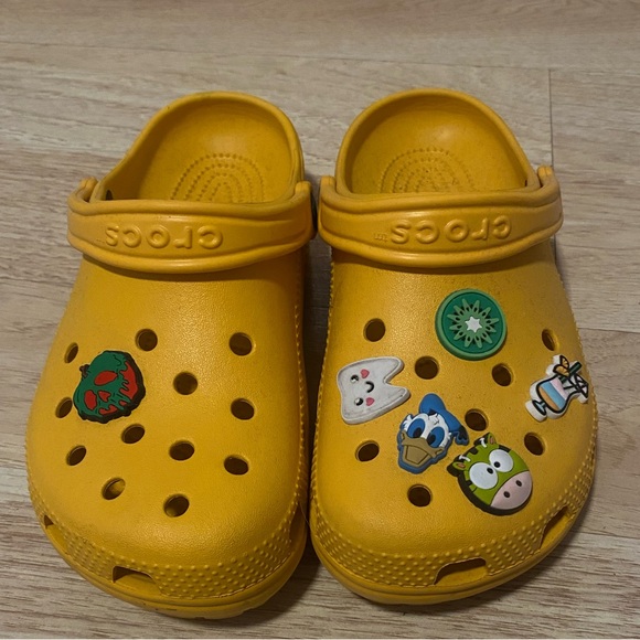 Crocs. - Picture 2 of 4